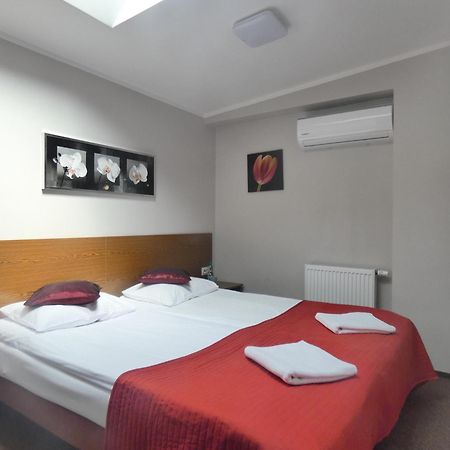 Astral Aparthotel ราชิน ภายนอก รูปภาพ
