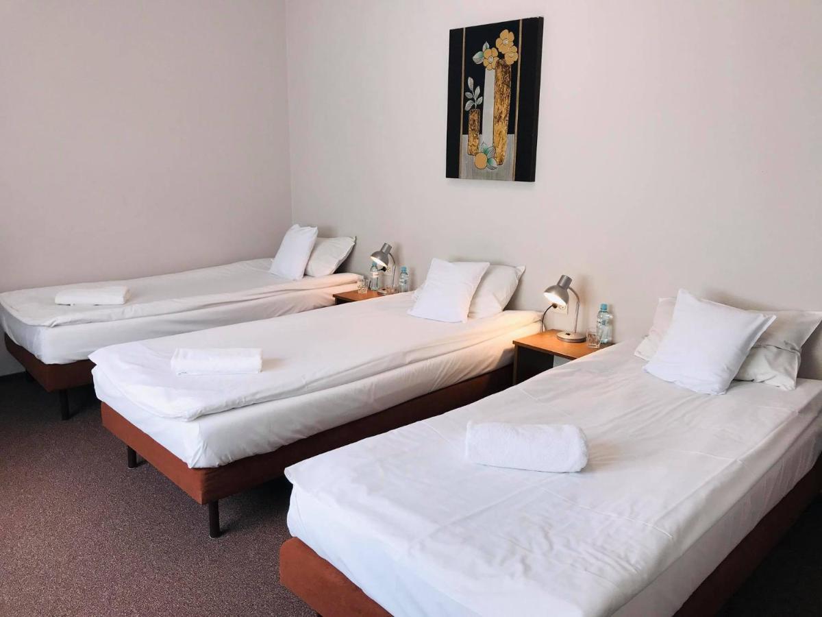 Astral Aparthotel ราชิน ภายนอก รูปภาพ