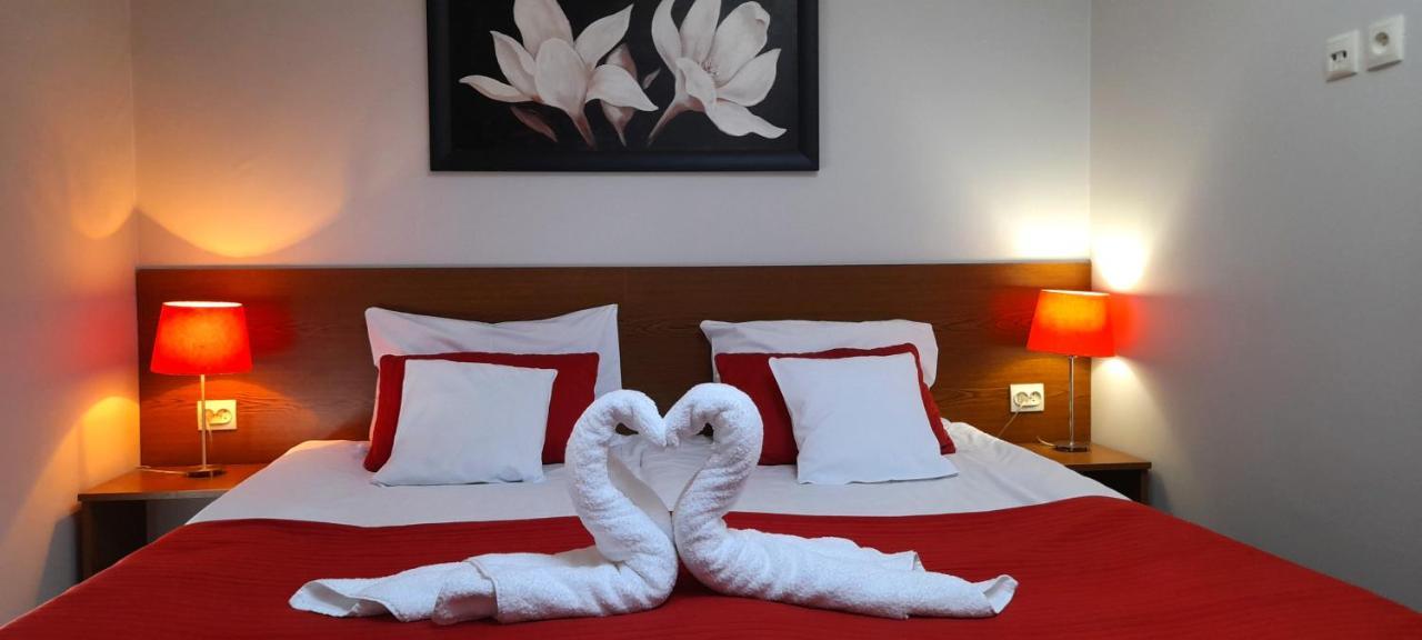 Astral Aparthotel ราชิน ภายนอก รูปภาพ